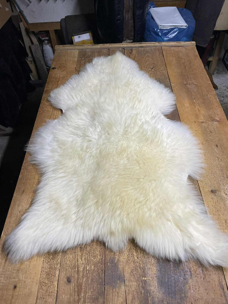 Leder huid / vloerkleed, Ophalen, Zo goed als nieuw