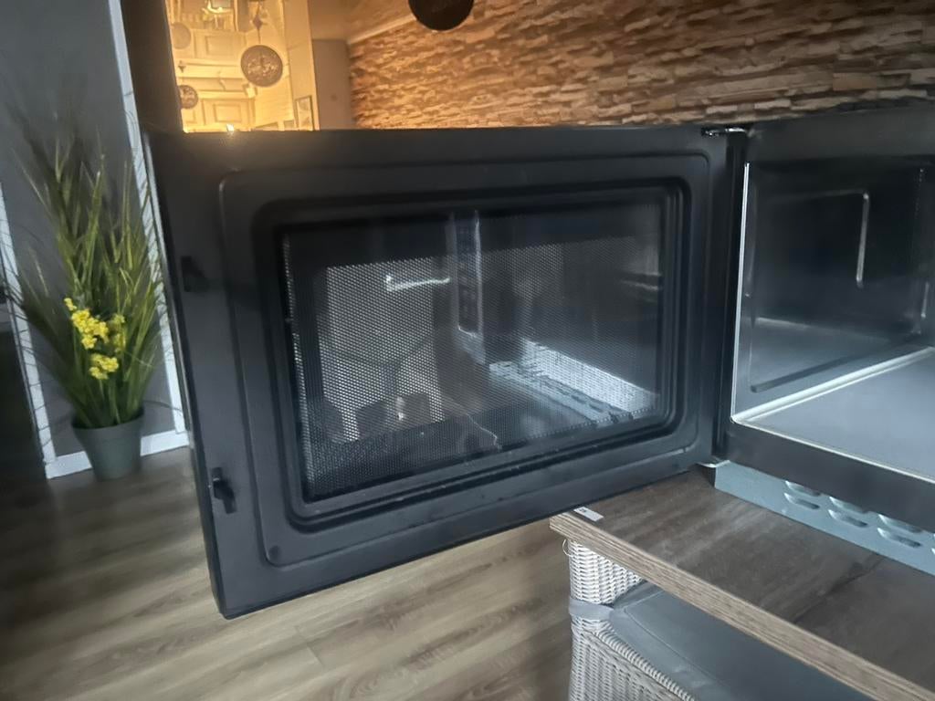 Te koop zeer goeie microgolf oven, Elektronische apparatuur, Microgolfovens, Ophalen, Zo goed als nieuw, Oven