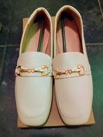 Beige female shoes size 39 new in original packaging, Neuf, Enlèvement ou Envoi, Beige, Huismerk