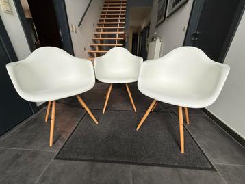 Design stoelen Eames beschikbaar voor biedingen