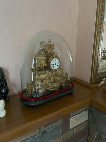 Horloge sous cloche, Enlèvement