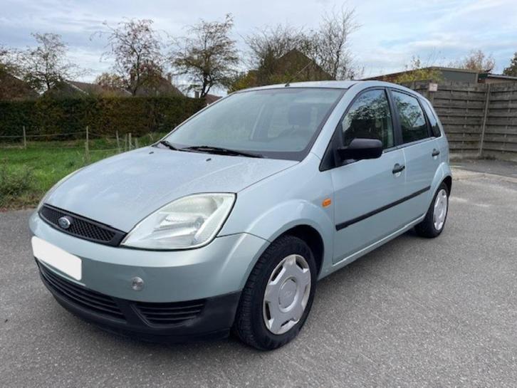 ford, Auto's, Ford, Particulier, Fiësta, ABS, Airbags, Metaalkleur, Radio, Benzine, Stadsauto, 5 deurs, Handgeschakeld, Zilver of Grijs