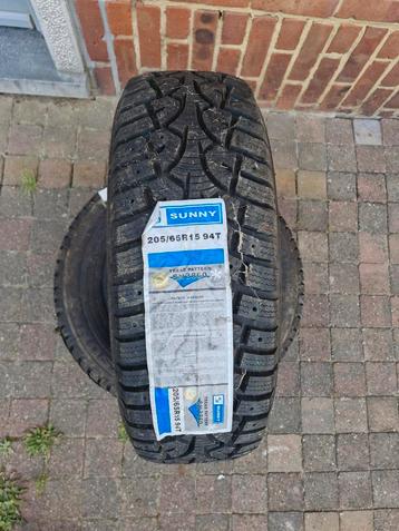 Paire de pneus hiver neuf 205/65R15 94T marque Sunny beschikbaar voor biedingen