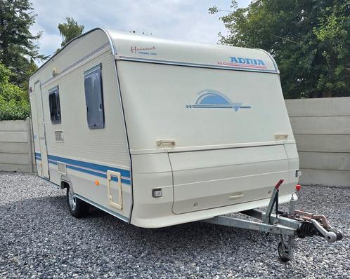 Adria caravan, Caravans en Kamperen, Caravans, Bedrijf, tot en met 4, 750 - 1000 kg, Adria, Vast bed, 4 tot 5 meter, Douche, Ophalen