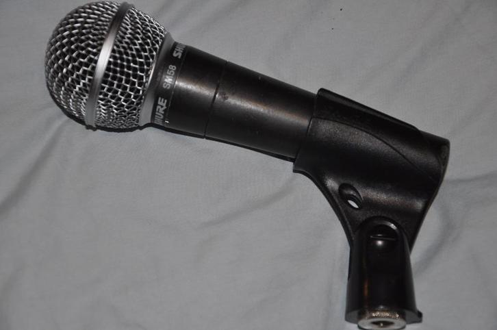 Micros Shure SM58 ou SM57, Muziek en Instrumenten, Microfoons, Zo goed als nieuw, Ophalen
