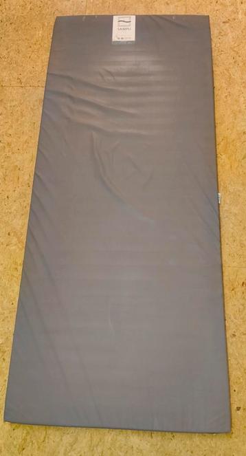 Matras met waterafstotende hoes 90x200 cm beschikbaar voor biedingen