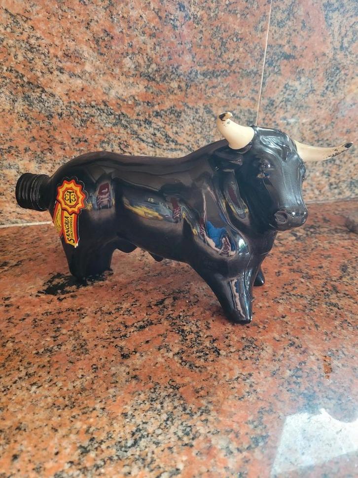 Glazen fles in de vorm van stier met Sangria, Verzamelen, Wijnen, Zo goed als nieuw, Ophalen of Verzenden