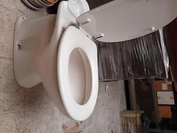 WC toilet bak,deksel en spoelbak NIEUWE  beschikbaar voor biedingen