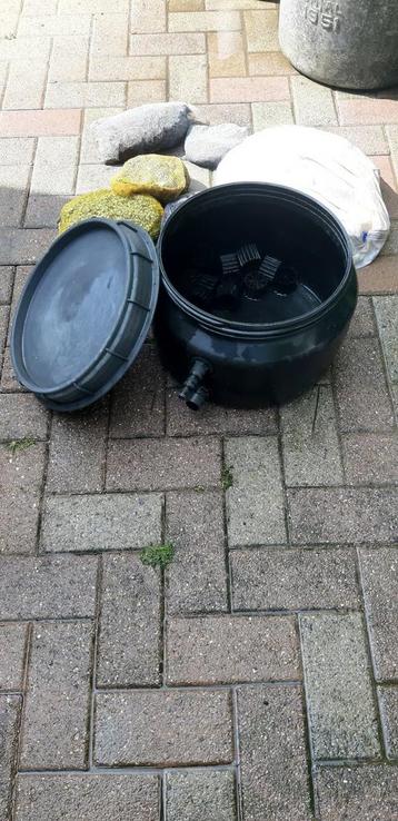 Vijverfilter met bijhorigheden  beschikbaar voor biedingen