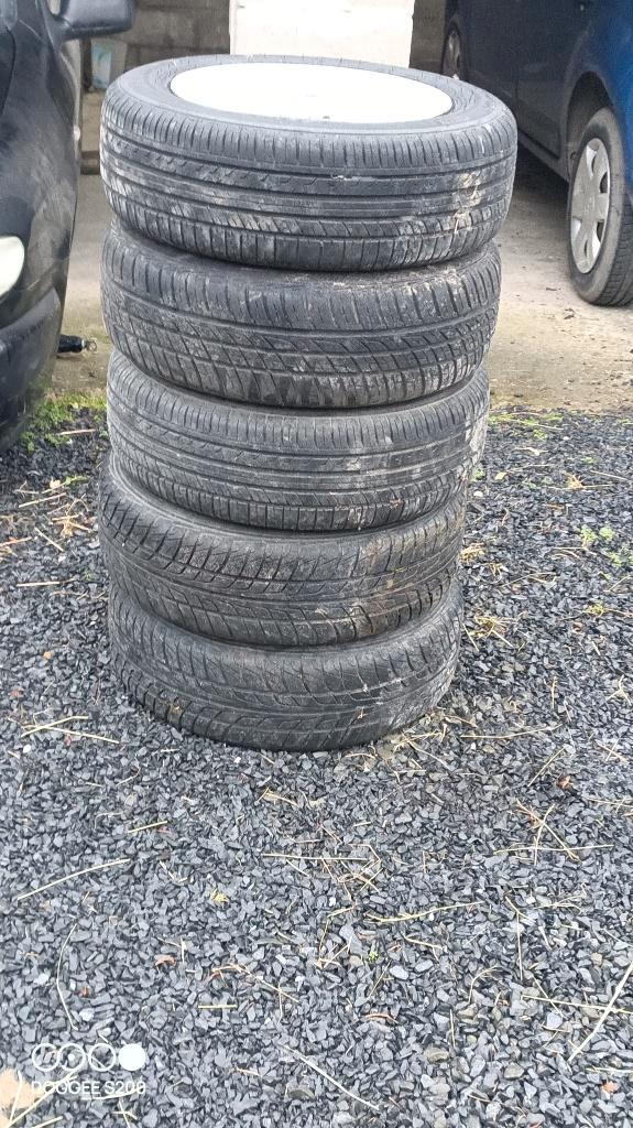 5 pneus sur gentes, Autos : Pièces & Accessoires, Pneus & Jantes, Pneu(s), 4 Saisons, 14 pouces, 185 mm, Véhicule de tourisme