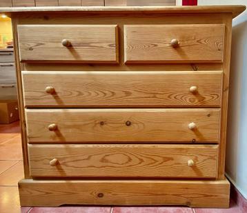 Commode anglaise 5 tiroirs en pitchpin beschikbaar voor biedingen