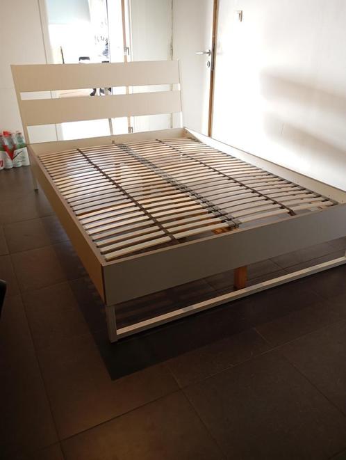 Lit 2 personne, plus Sommier a lattes et matelas, Huis en Inrichting, Slaapkamer | Matrassen en Bedbodems, Zo goed als nieuw, Bedbodem