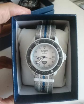 Mooie swatch horloge nieuw in doosje beschikbaar voor biedingen