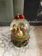 Disneyland Snowglobe Knabbel & babbel, Ophalen of Verzenden, Overige figuren, Beeldje of Figuurtje