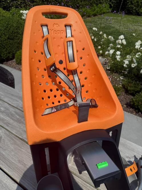 Fietsstoeltje - Yepp 2, Fietsen en Brommers, Fietsaccessoires | Fietsstoeltjes, Zo goed als nieuw, Achterzitje, 9 t/m 18 kg, Voetsteuntjes
