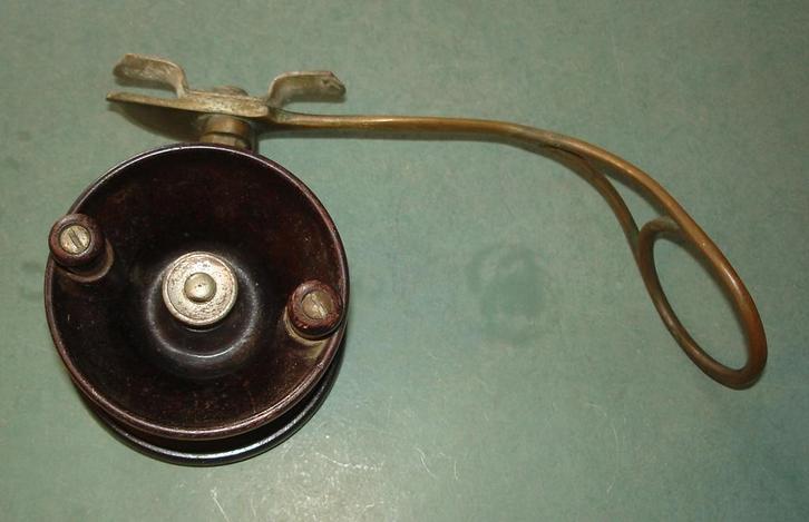 zeer oude reel van ALVEY & Son in bakeliet en hout, Watersport en Boten, Hengelsport | Algemeen, Gebruikt, Molen, Ophalen