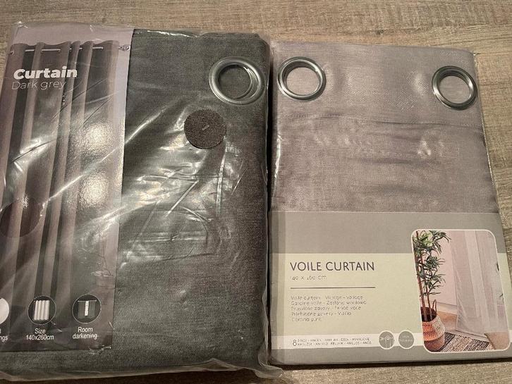 1 donkergrijs ondoorzichtig gordijn en 1 lichtgrijs gordijn, Huis en Inrichting, Stoffering | Gordijnen en Lamellen, Nieuw, 200 cm of meer