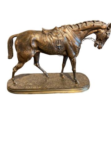 Bronzen sculptuur van een paard. beschikbaar voor biedingen
