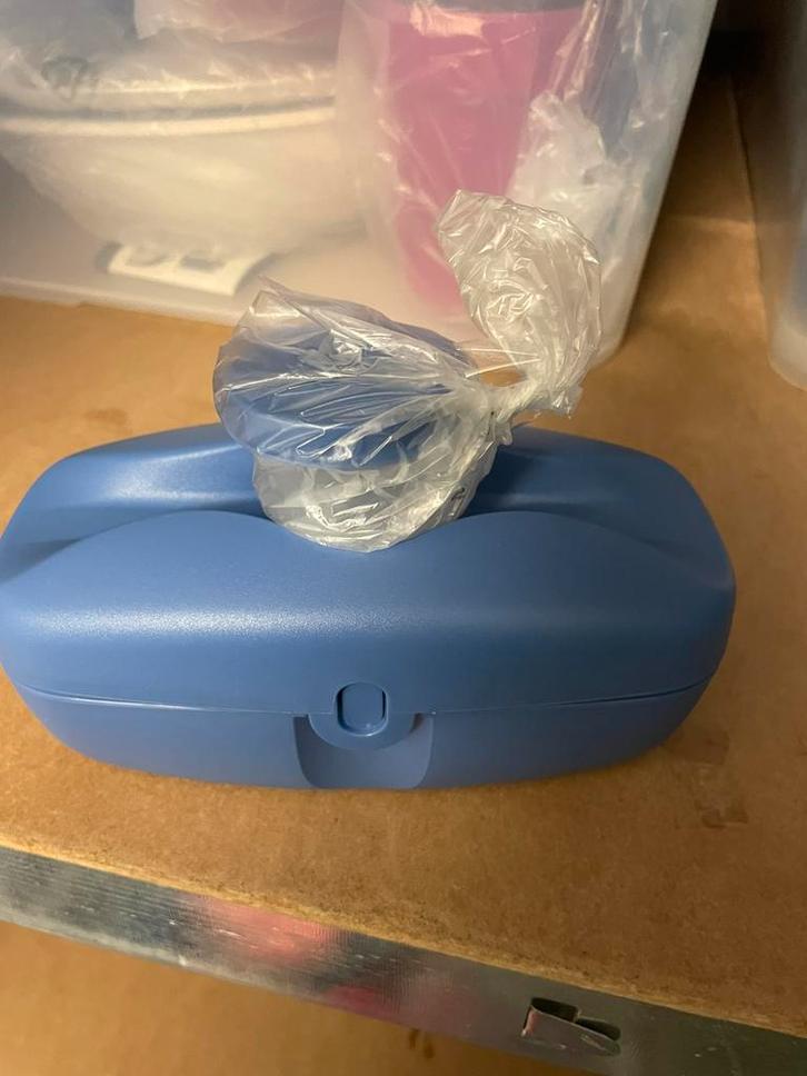 Snackdoosje met sauspotje, Huis en Inrichting, Keuken | Tupperware, Nieuw, Bus of Trommel, Blauw, Ophalen of Verzenden