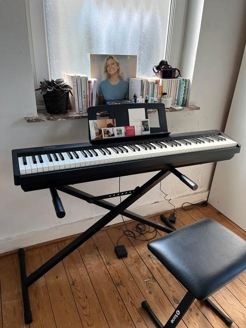 Piano FP-10 Roland, Muziek en Instrumenten, Keyboards, Nieuw, 88 toetsen, Roland, Aanslaggevoelig, Met standaard, Midi-aansluiting