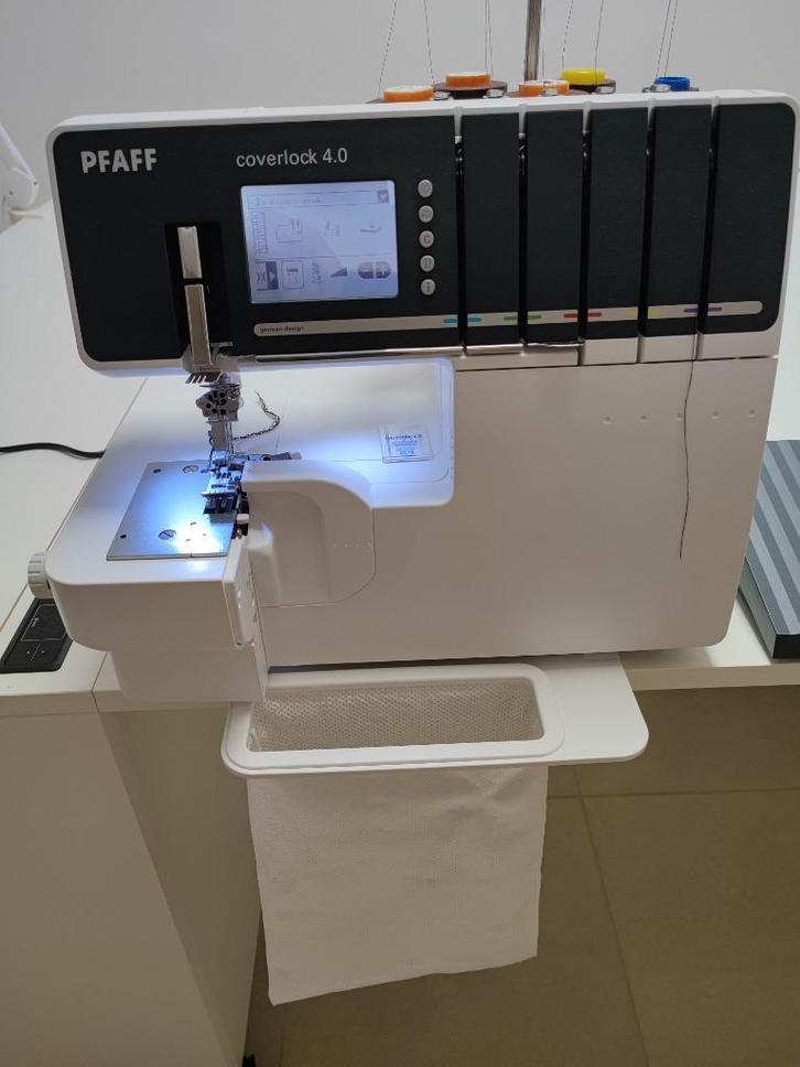 PFAFF COVER-OVERLOCK 4.0 VOLLEDIG DIGITAAL, Hobby en Vrije tijd, Naaimachines en Toebehoren, Zo goed als nieuw, Lockmachine, Pfaff