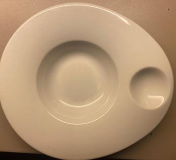 12 assiettes en porcelaine Porvasal Espagne  beschikbaar voor biedingen