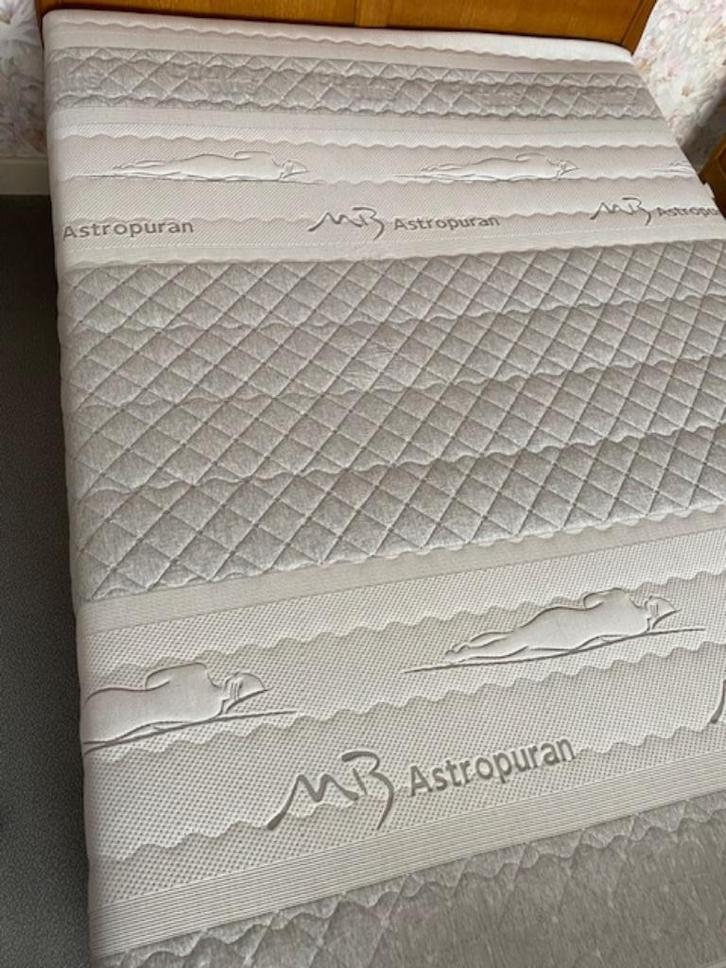 Matras, Huis en Inrichting, Slaapkamer | Matrassen en Bedbodems, Zo goed als nieuw, Matras, 140 cm, 200 cm, Tweepersoons, Ophalen
