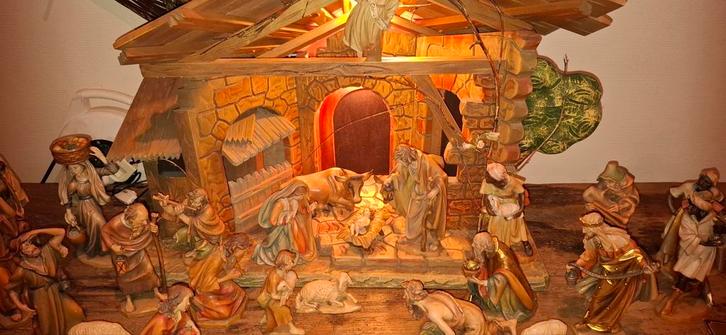 Anri U.Bernardi complete kerststal., Antiek en Kunst, Kunst | Beelden en Houtsnijwerken, Ophalen of Verzenden