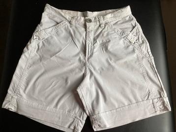 Short Green Ice maat 42 beschikbaar voor biedingen