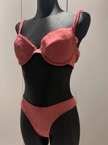 Luxe BH + string met zijde John Galliano nieuwprijs +-300€ beschikbaar voor biedingen