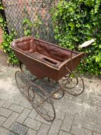 Zeer oude grote kinderwagen in hout en ijzer m. Kap, Ophalen