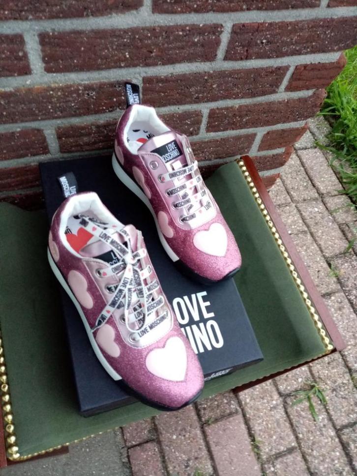 Dames sneakers Mt35 Moschino, Kleding | Dames, Schoenen, Nieuw, Sneakers, Roze, Ophalen of Verzenden