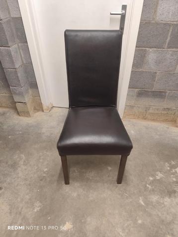 6 bruine stoelen (imitatie-leer) beschikbaar voor biedingen