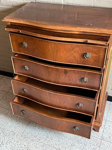 Franse Ladekast met service lade beschikbaar voor biedingen