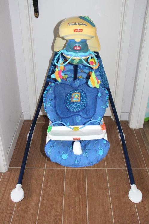 Fisher-Price -- Balancelle Aquarium Cradle Swing, Enfants & Bébés, Relax bébé, Utilisé, Siège de balançoire, Fisher-Price, Avec ceinture(s)