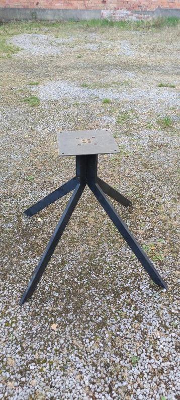 Tafelvoet stuk zwart 85x85cm beschikbaar voor biedingen