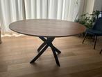 Ronde design eettafel – walnoot fineer met stalen poten, Ophalen, Rond, Zo goed als nieuw, Vijf personen of meer