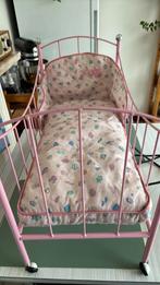 Ijzeren popenbedje roze kleur, Enlèvement, Comme neuf