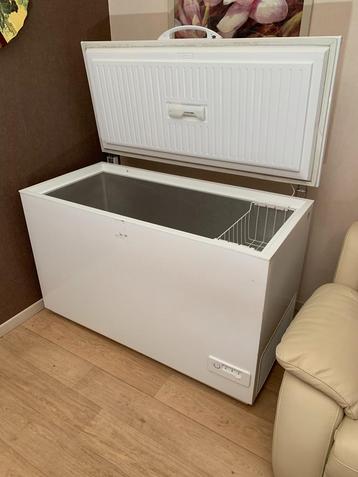 ZANUSSI 400L grote A+ dressoirvriezer beschikbaar voor biedingen