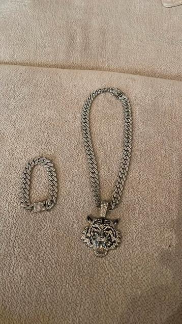 Set ketting en armband beschikbaar voor biedingen