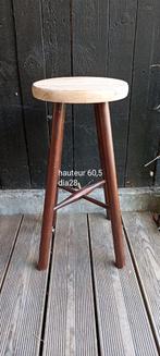 Oude houten kruk
Hoogte 60,5
Diameter van de zitting: 28, Antiek en Kunst, Ophalen