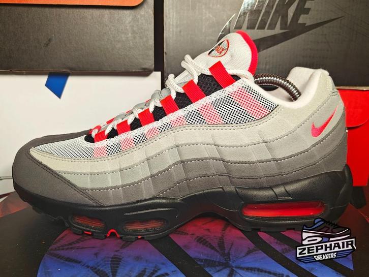 Nike Air Max 95 'Solar Red' EU44 2018, Kleding | Heren, Schoenen, Zo goed als nieuw, Sneakers, Zwart, Ophalen of Verzenden