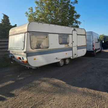 Caravane Adria, quai, tente, petite maison, wagon gitan, con, Enlèvement