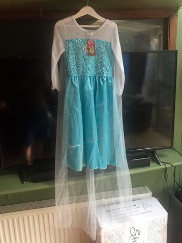 Elza kleedje met bijhorende ketting  beschikbaar voor biedingen