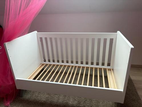 Babybed dat ombouwbaar is, Kinderen en Baby's, Kinderkamer | Bedden, Zo goed als nieuw, Minder dan 140 cm, Lattenbodem, Ophalen
