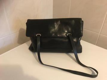 Te koop mooie zwarte leren schoudertas beschikbaar voor biedingen