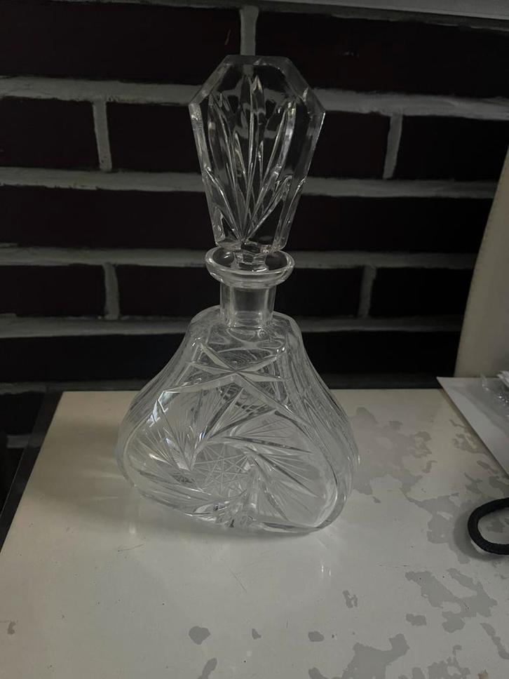 Joli carafe /flacon en cristal vintage avec bouchon,, Antiquités & Art, Antiquités | Verre & Cristal, Enlèvement ou Envoi