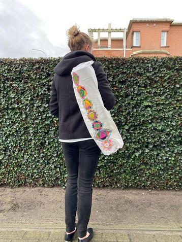 Prachtige Yogatassen (17stuks) met chakra broderie  beschikbaar voor biedingen