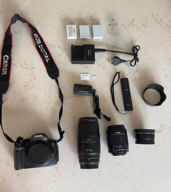 Canon EOS 700D + 2 lenzen + accessoires Uitstekende staat, Audio, Tv en Foto, Fotocamera's Digitaal, Zo goed als nieuw, Canon