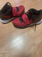 Chaussure de basketball taille 41prix négociable !!!, Sport en Fitness, Loopsport en Atletiek, Overige sporten, Nike, Zo goed als nieuw